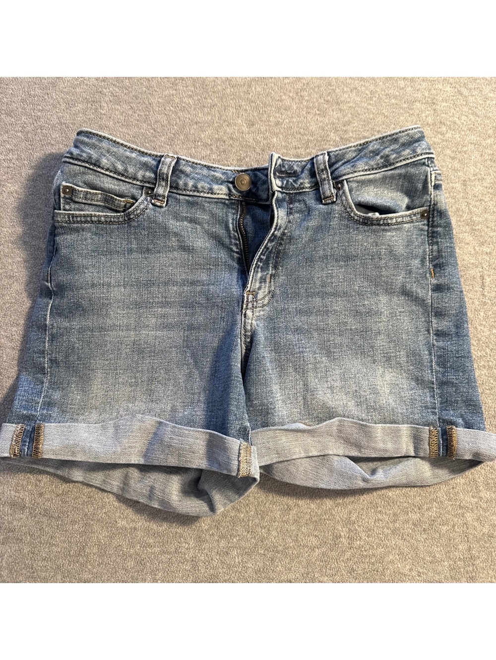 Amazon Essentials light wash cuff denim shorts size 4